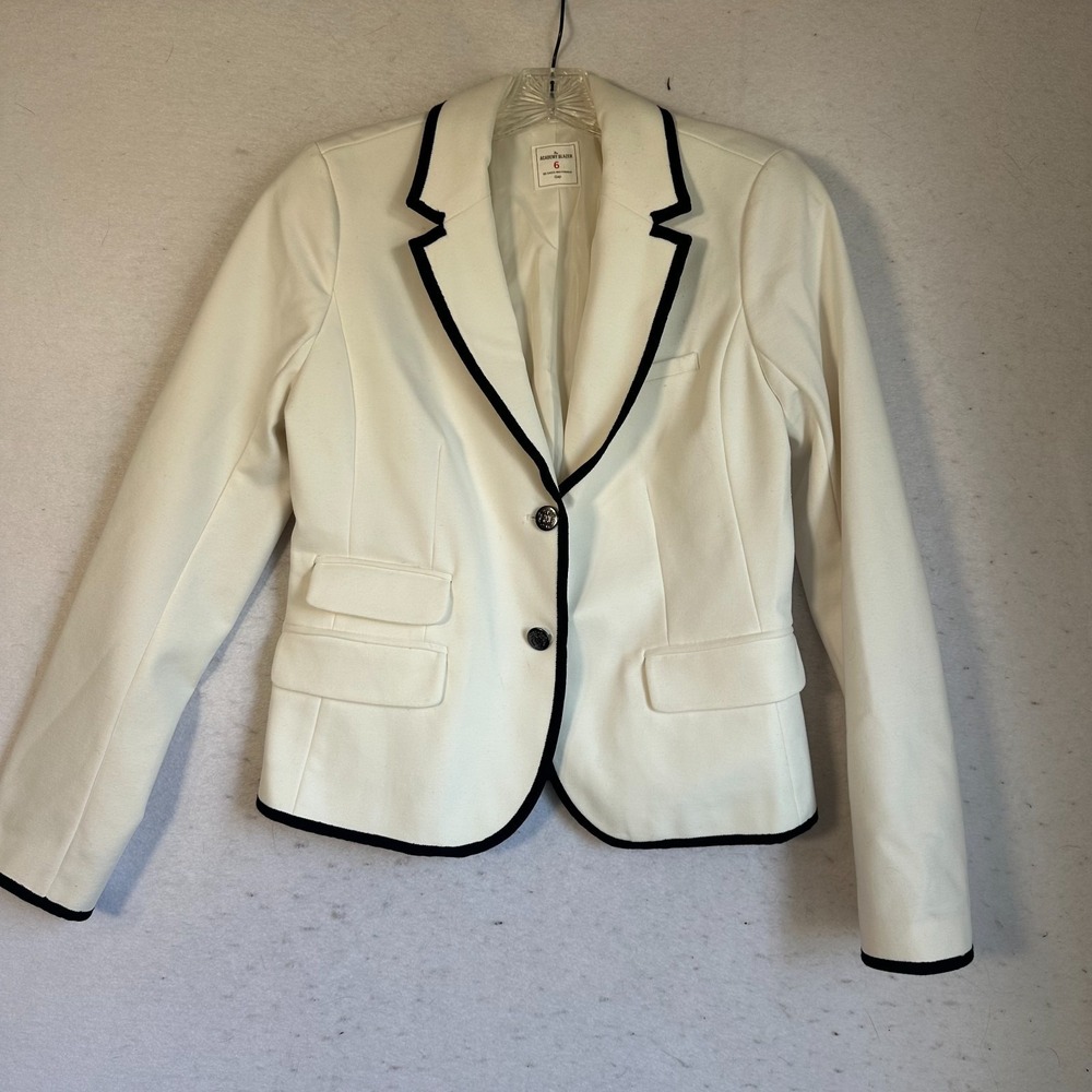 GAP The Academy Blazer sz 6 two button ivory cream with black trim academia